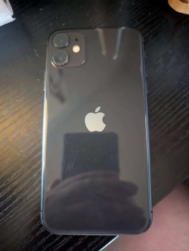 iPhone 11 64GB Unlocked Excellent